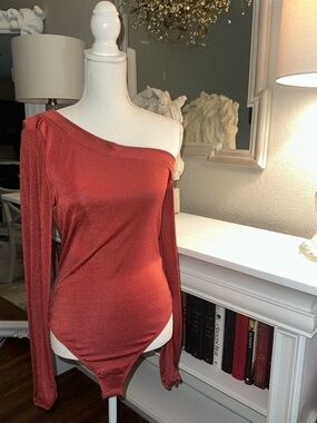 Free People One-Shoulder Long-Sleeve Bodysuit in Rust